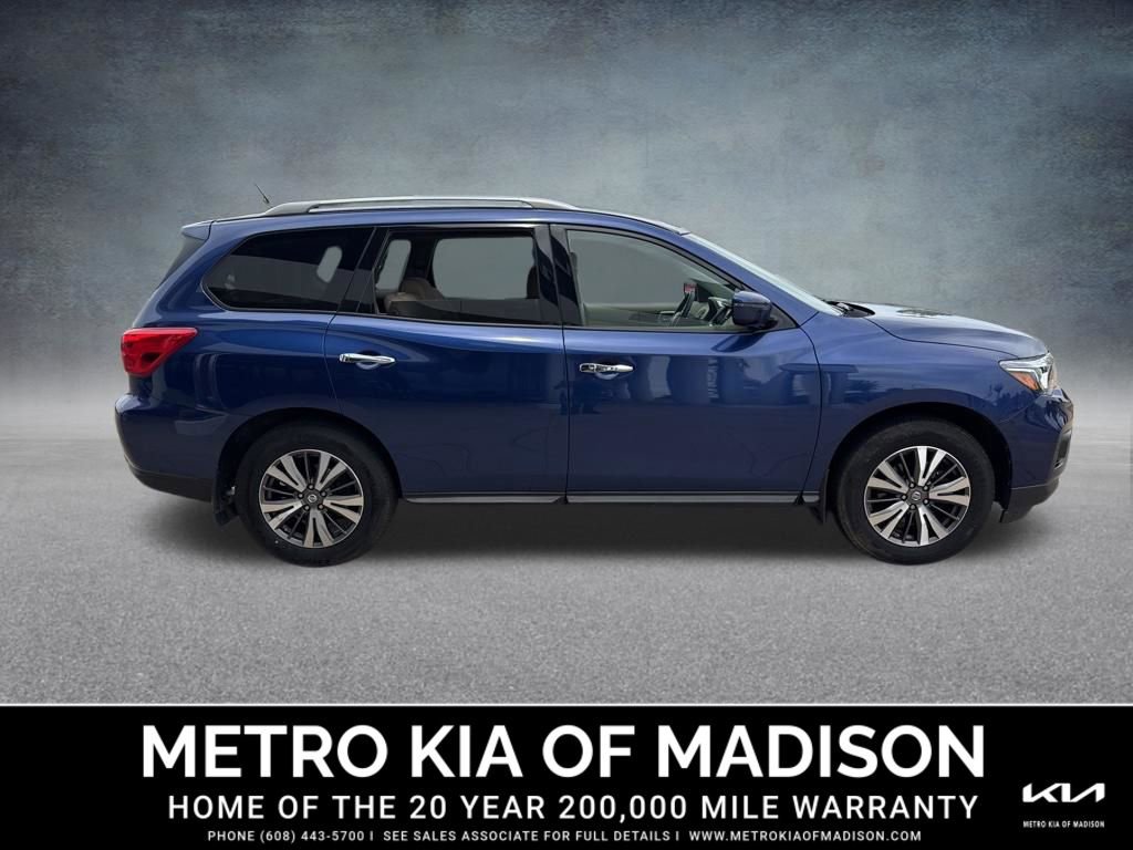 Used 2017 Nissan Pathfinder SV w/ SV Cold Weather Package AWD/4WD image 7