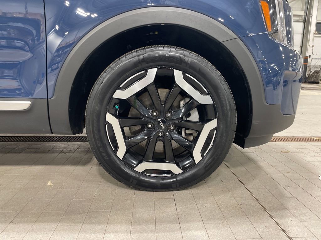 Used 2024 Kia Telluride EX w/ EX Captain's Chair Package image 34