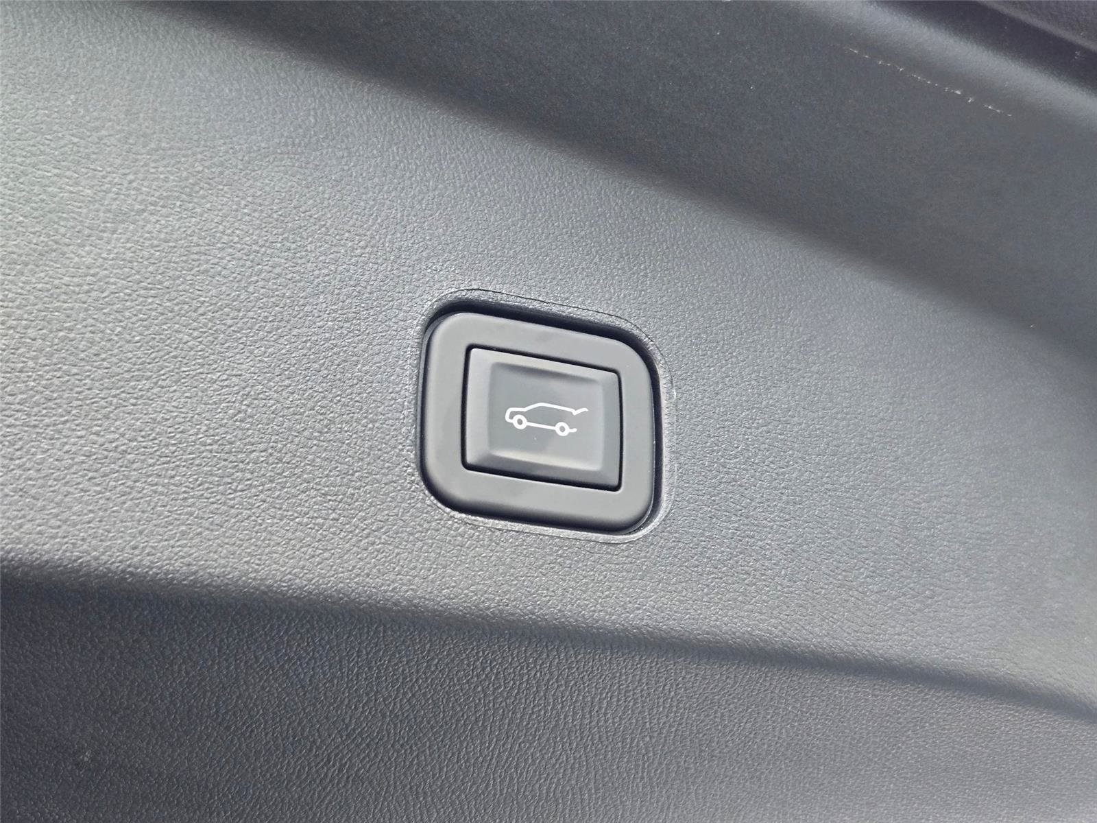 New 2026 Cadillac Lyriq Premium Luxury AWD/4WD image 32