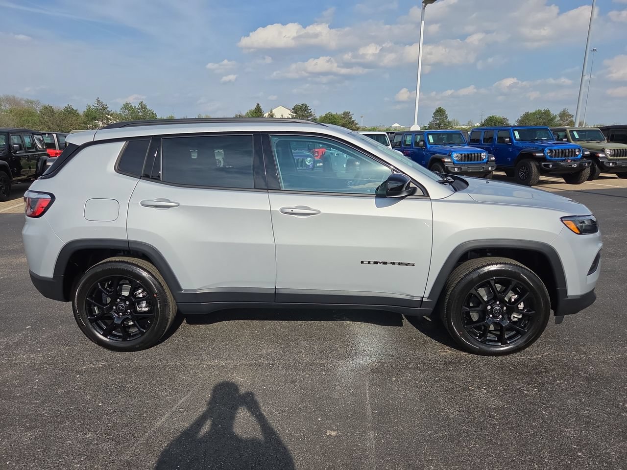 New 2026 Jeep Compass Latitude w/ Sun and Sound Group AWD/4WD image 8