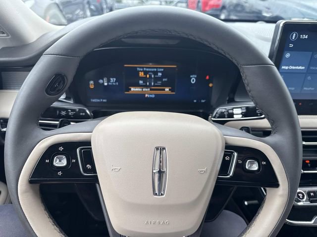 Used 2024 Lincoln Corsair AWD image 32