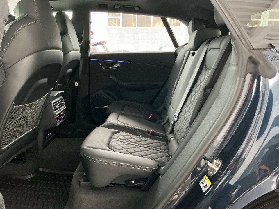 Used 2023 Audi SQ8 Prestige AWD/4WD image 29