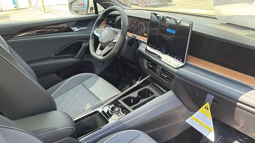New 2026 Volkswagen Tiguan SEL R-Line AWD/4WD image 7