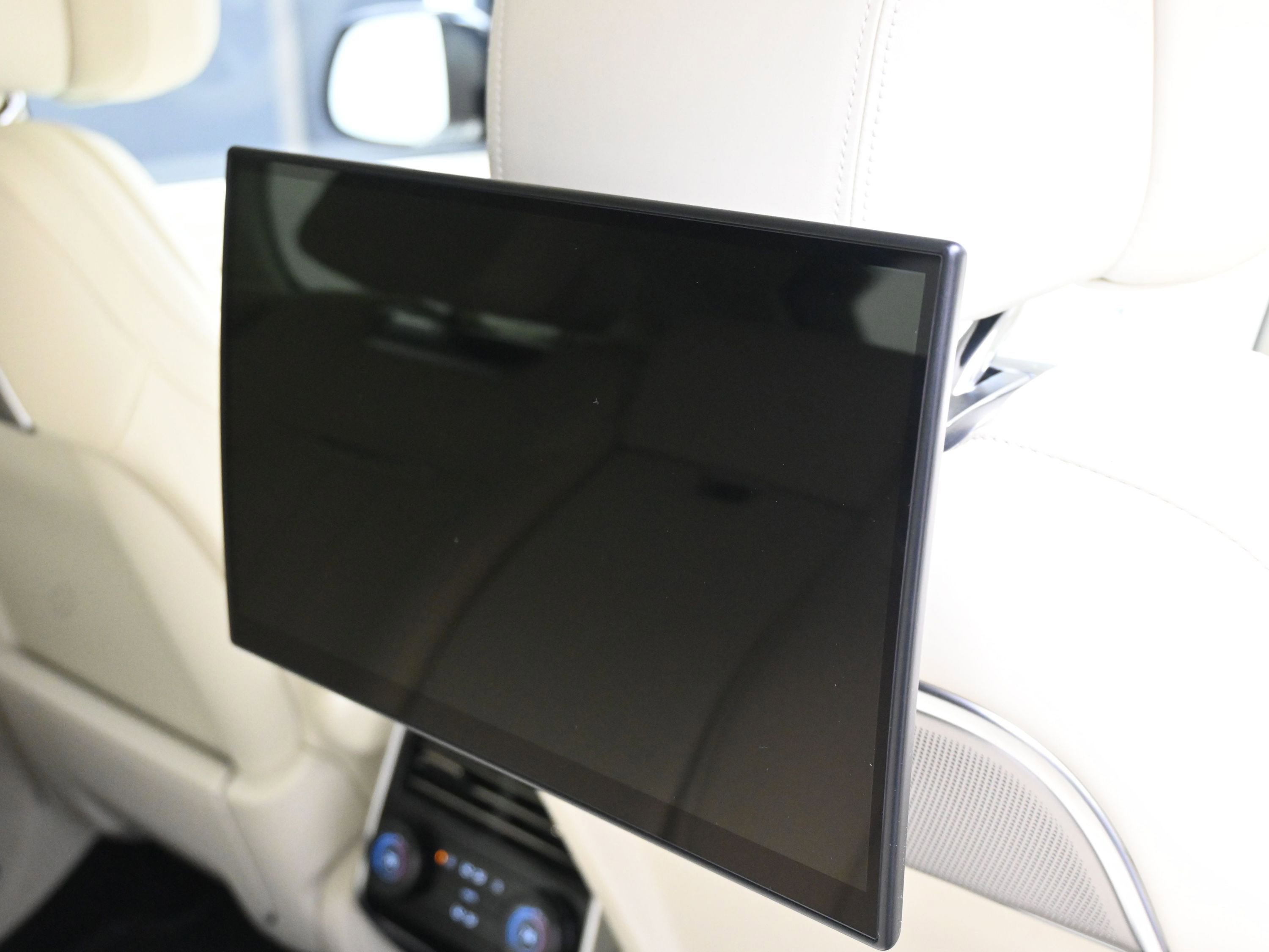 Used 2024 Land Rover Range Rover SV image 13