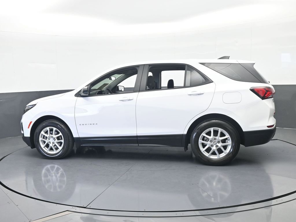 Used 2023 Chevrolet Equinox LS image 3