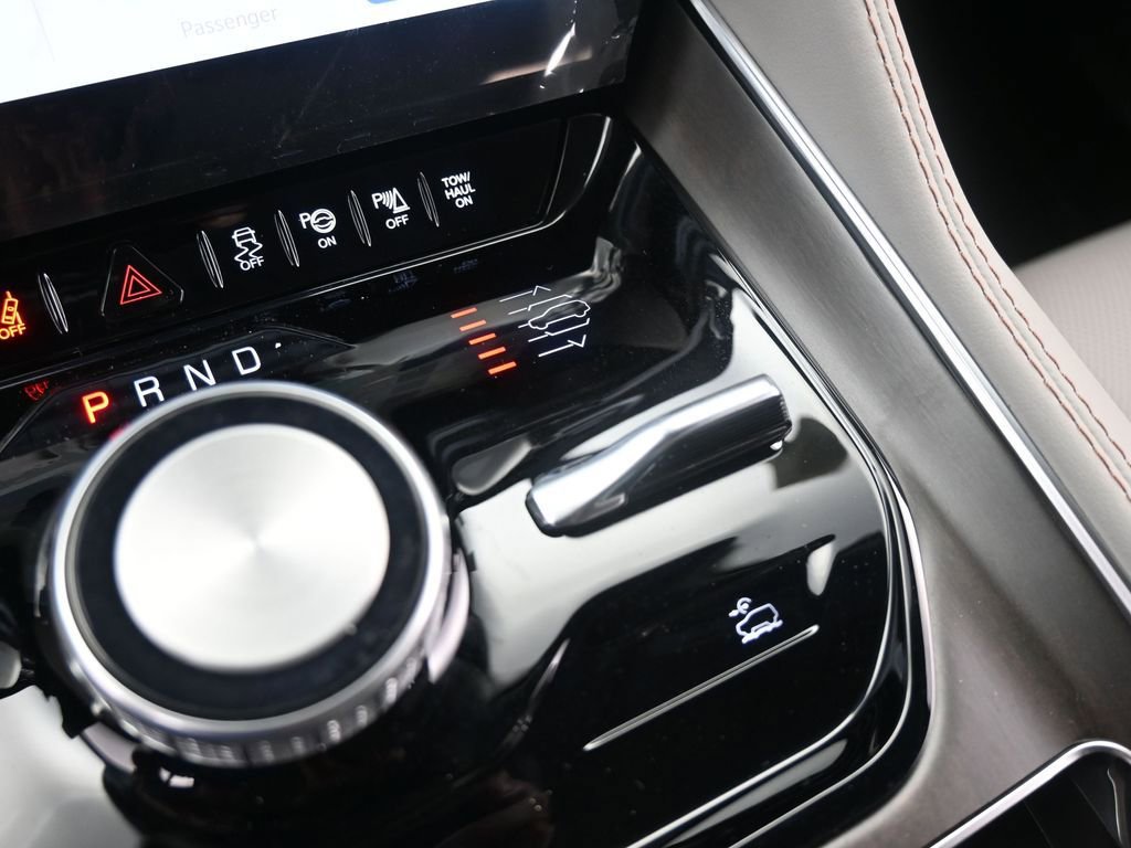 Used 2024 Jeep Grand Wagoneer L 4WD image 35