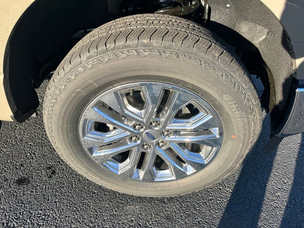 New 2025 Ford F150 Lariat w/ Equipment Group 502A High image 39