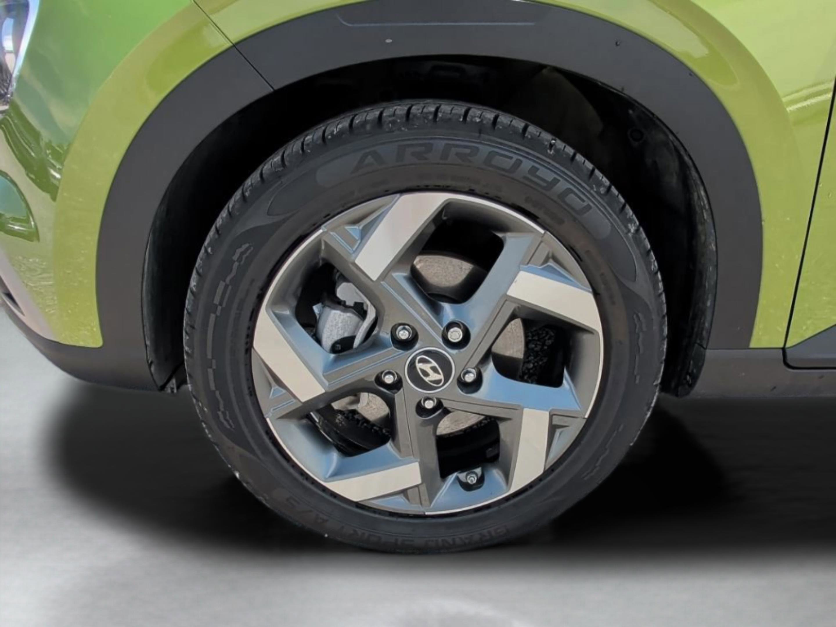 Used 2024 Hyundai Venue SEL FWD image 41
