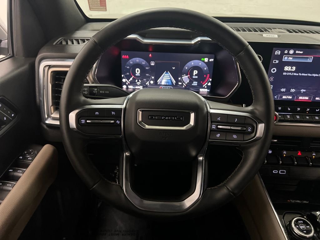 Used 2025 GMC Canyon Denali AWD/4WD image 17