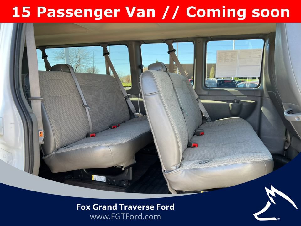 Used 2025 Chevrolet Express 3500 LT w/ LT Preferred Equipment Group RWD image 4