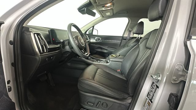 Used 2025 Kia Sorento S FWD image 10