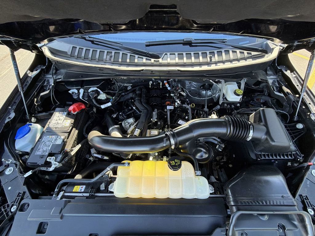 Certified 2025 Lincoln Navigator Reserve AWD/4WD image 18