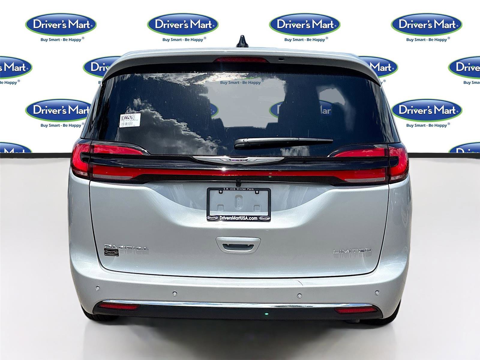 Used 2026 Chrysler Pacifica Limited FWD image 6