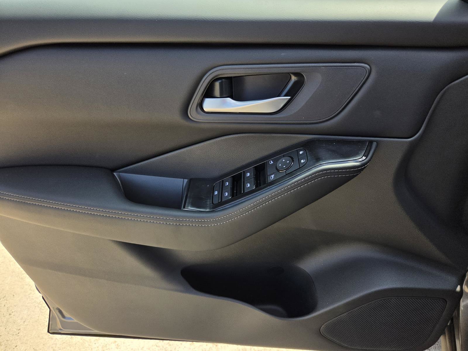 New 2026 Nissan Rogue SV FWD image 17