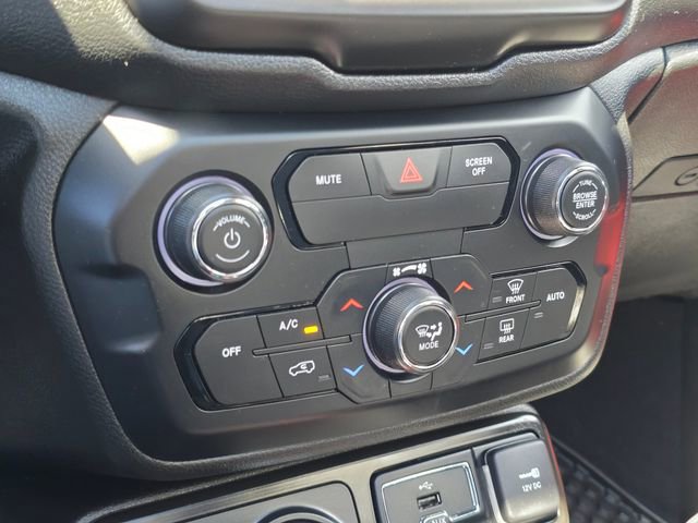Used 2020 Jeep Renegade Trailhawk w/ Premium Leather Group AWD/4WD image 35