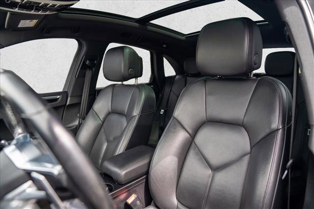 Certified 2018 Porsche Macan AWD/4WD image 5