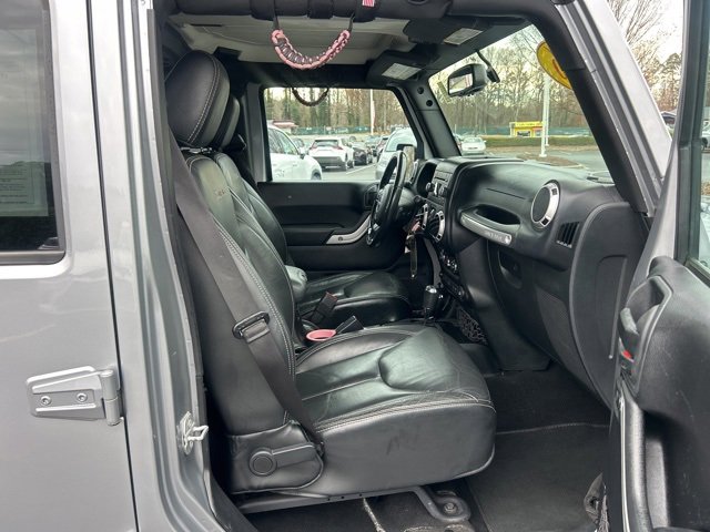 Used 2016 Jeep Wrangler Unlimited Sahara w/ Connectivity Group image 14
