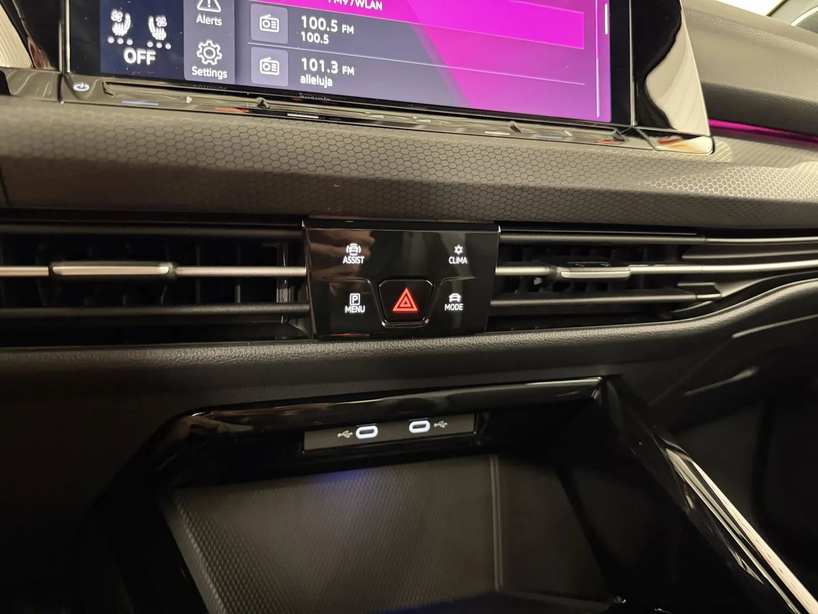 Used 2024 Volkswagen GTI SE FWD image 25