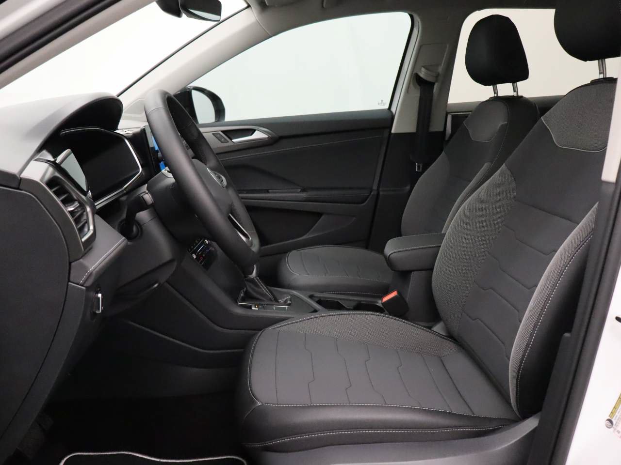 New 2026 Volkswagen Taos SE FWD image 14