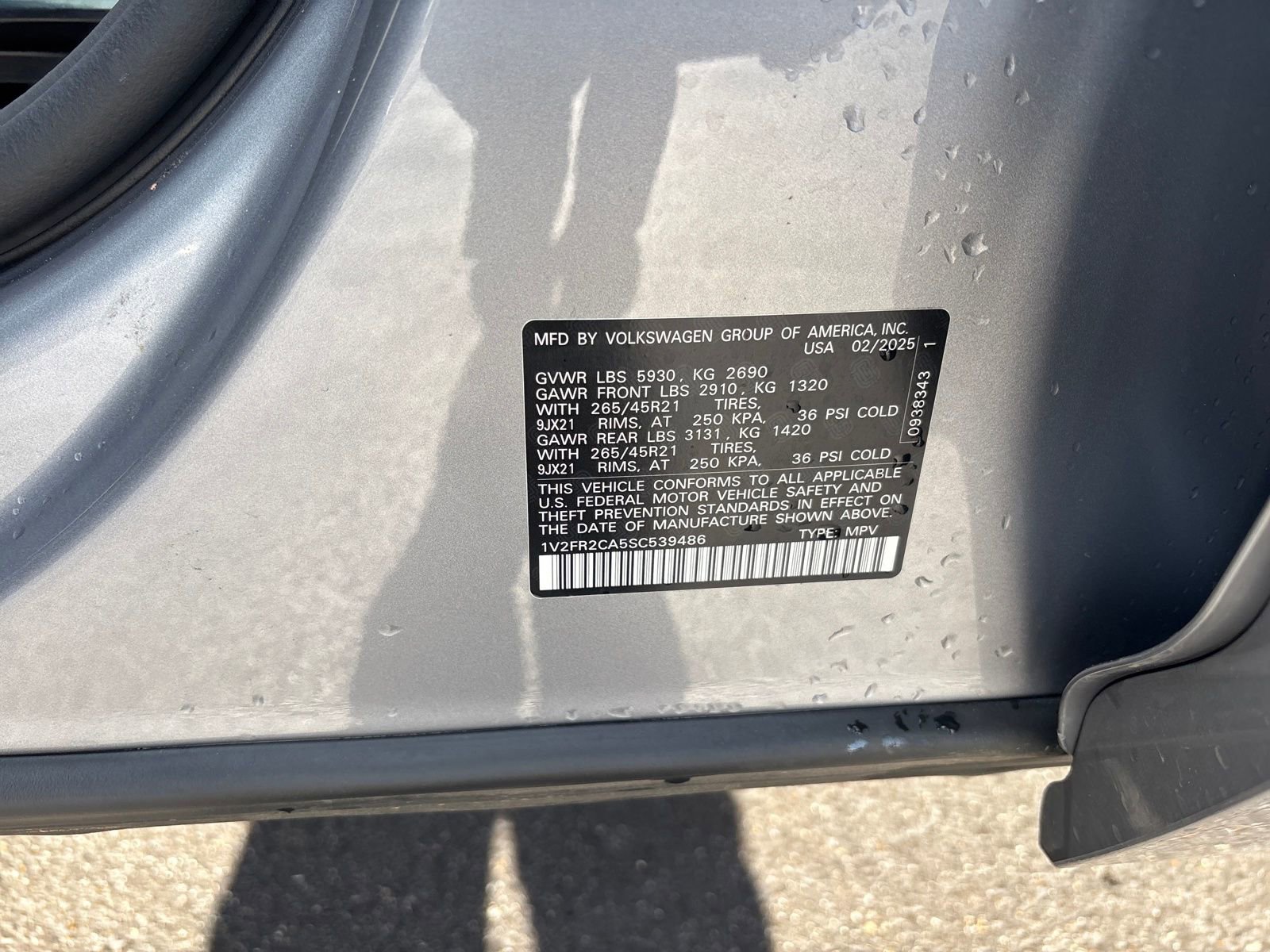 Used 2025 Volkswagen Atlas SEL Premium R-Line image 28