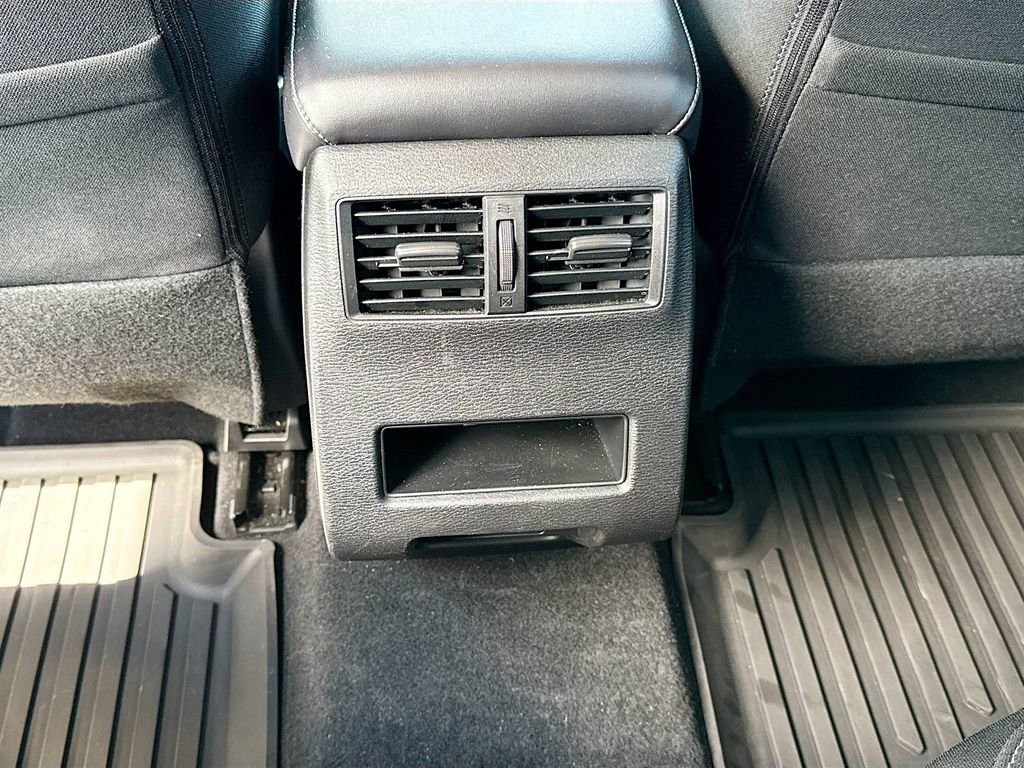 Used 2024 Mitsubishi Outlander ES FWD image 25