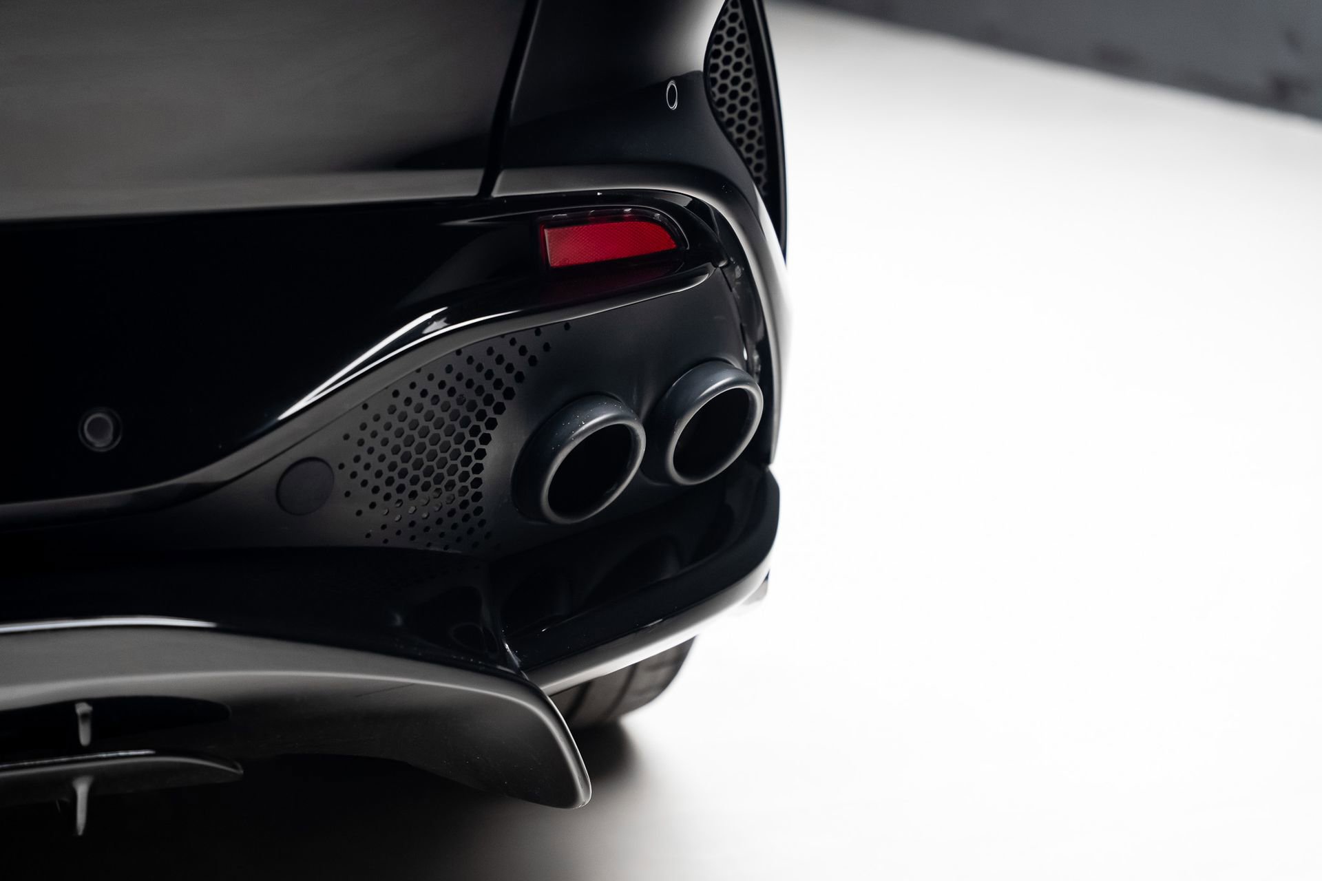 Used 2023 Aston Martin DBX 707 image 31