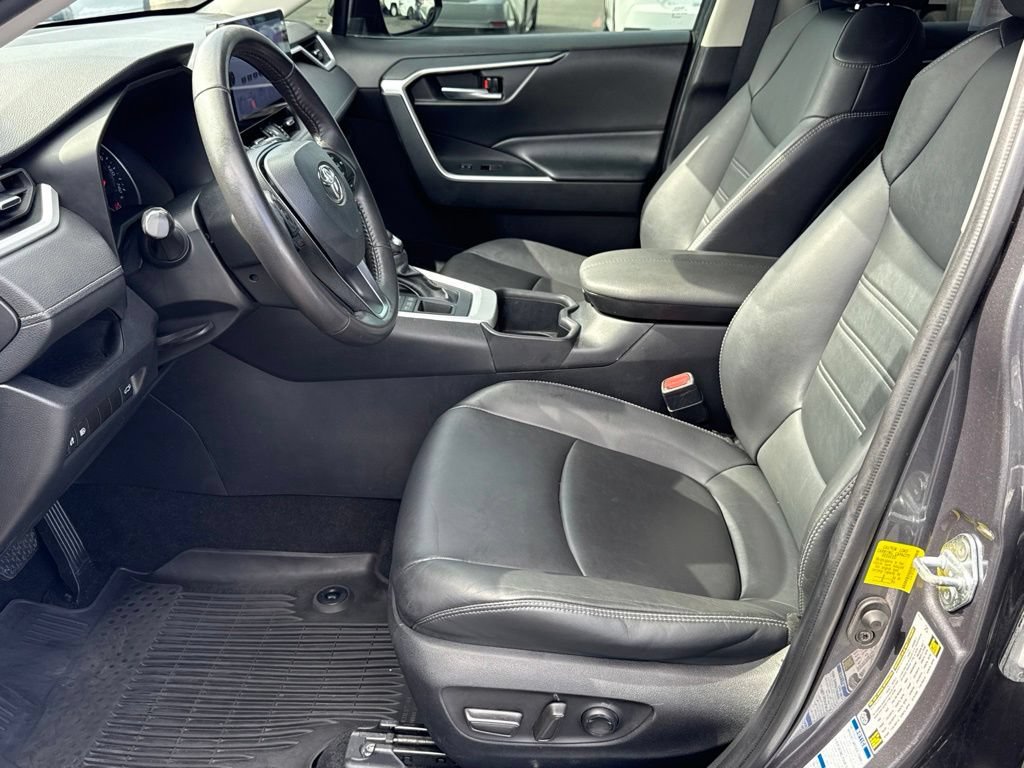 Used 2022 Toyota RAV4 XLE Premium AWD/4WD image 20