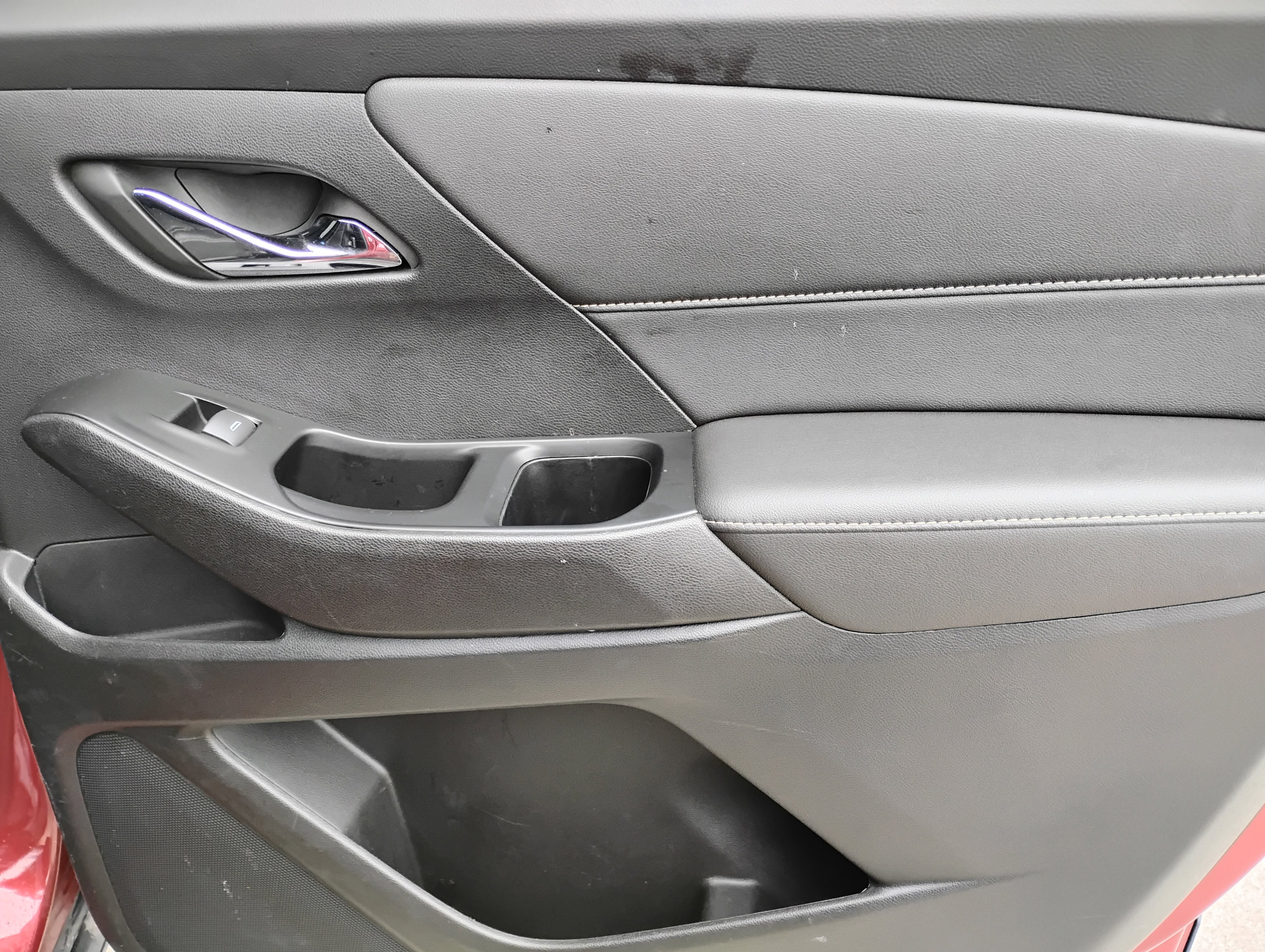 Used 2023 Chevrolet Traverse LT w/ LPO, Floor Liner Package image 21