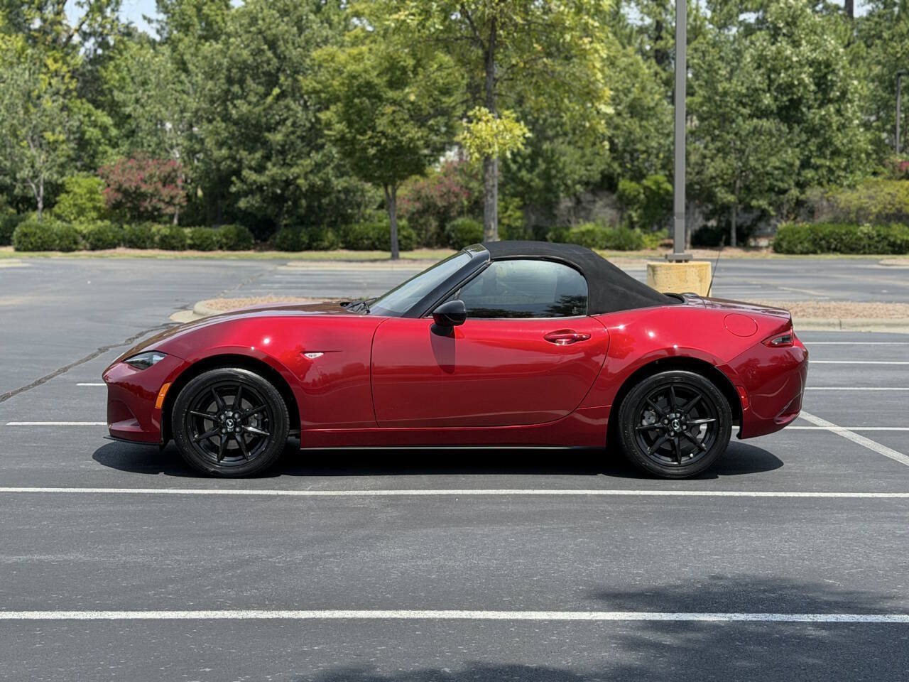 Used 2020 MAZDA MX-5 Miata Sport RWD image 4