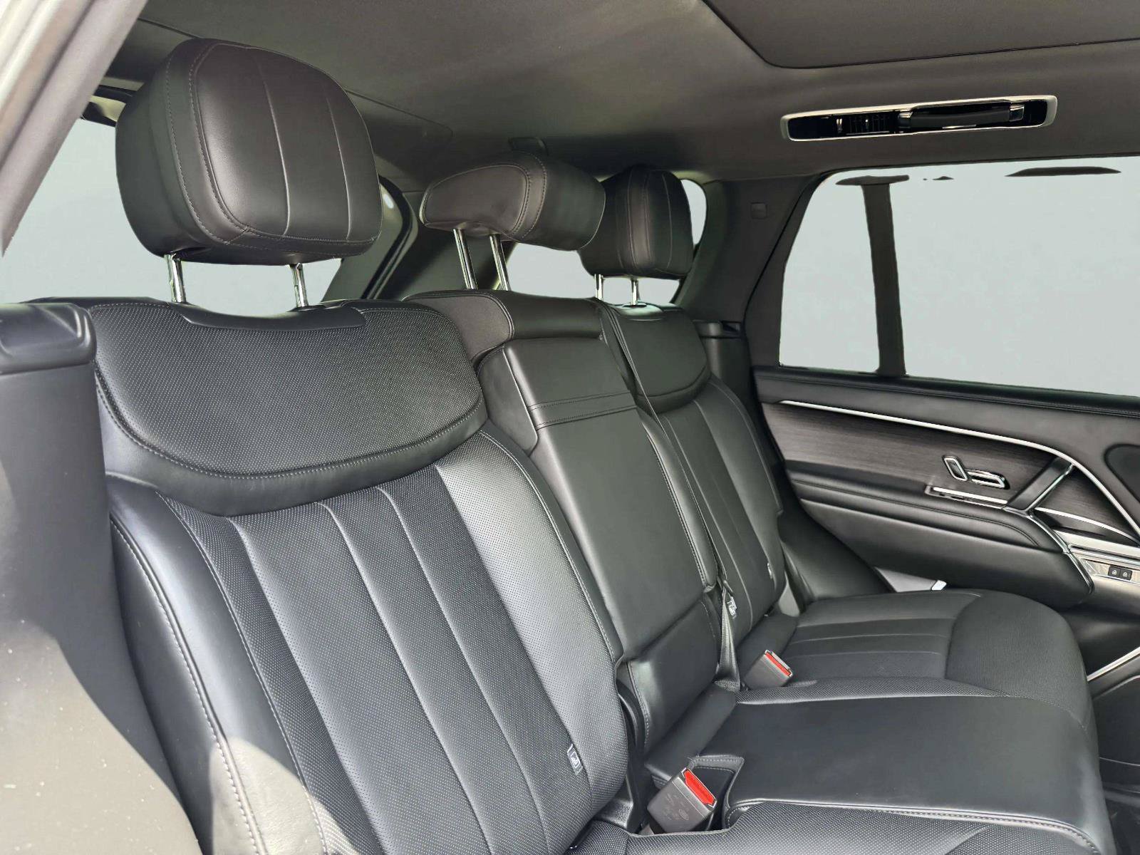 Used 2024 Land Rover Range Rover SE AWD/4WD image 47