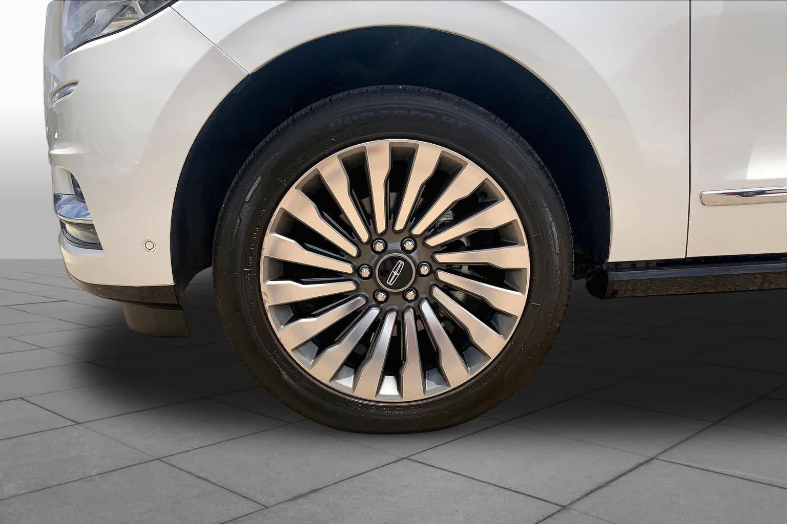 Used 2020 Lincoln Navigator L Reserve w/ Luxury Package AWD/4WD image 10