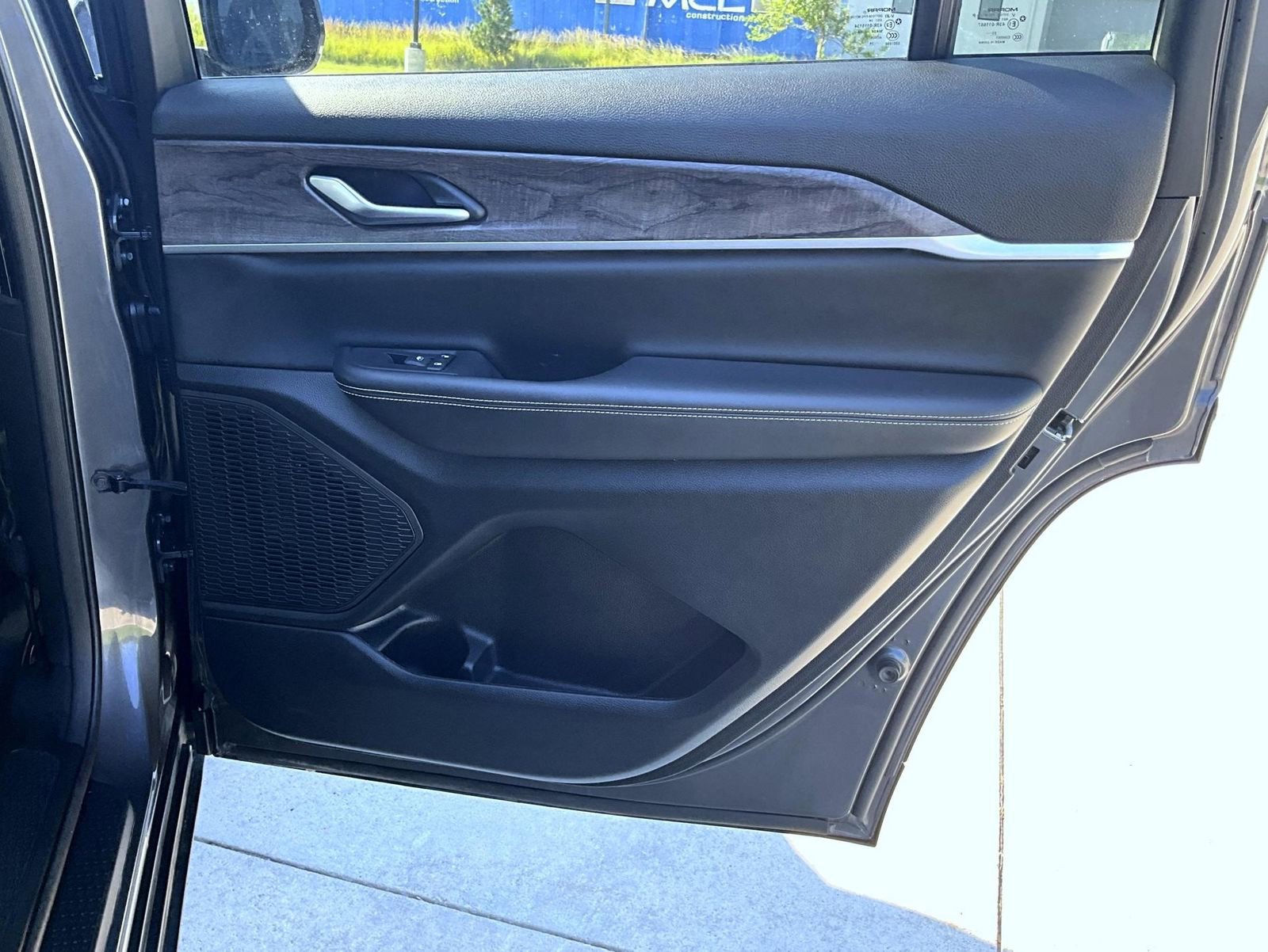 Used 2024 Jeep Grand Cherokee L Limited image 23