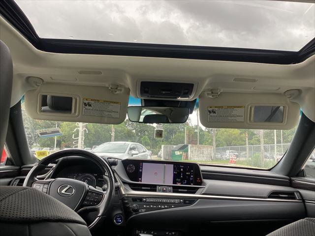 Used 2019 Lexus ES 300h w/ Premium Package FWD image 27