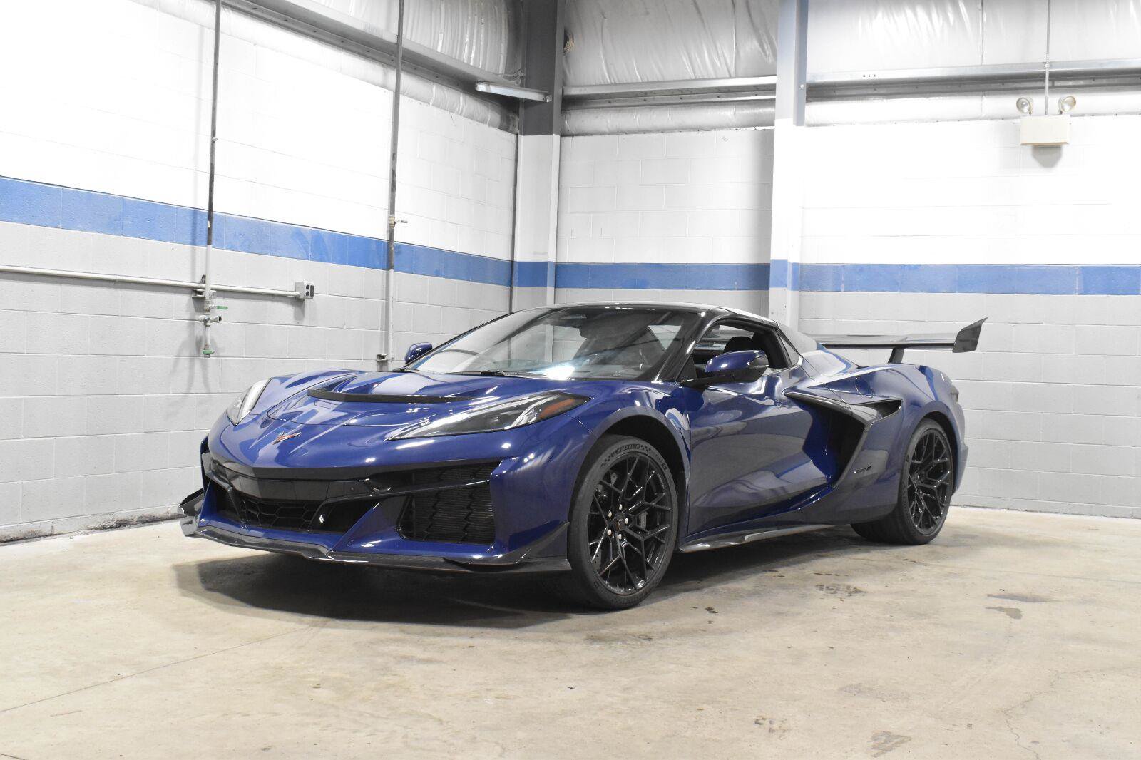 Used 2025 Chevrolet Corvette ZR1 w/ ZR1 Carbon Fiber Aero Package RWD image 2