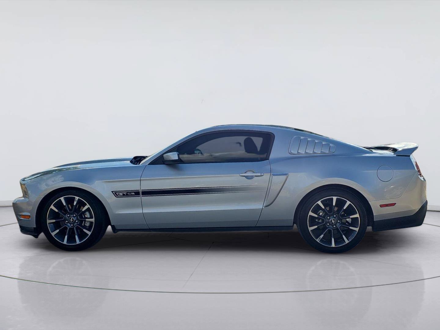 Used 2011 Ford Mustang GT Premium w/ 402A Rapid Spec Order Code RWD image 2