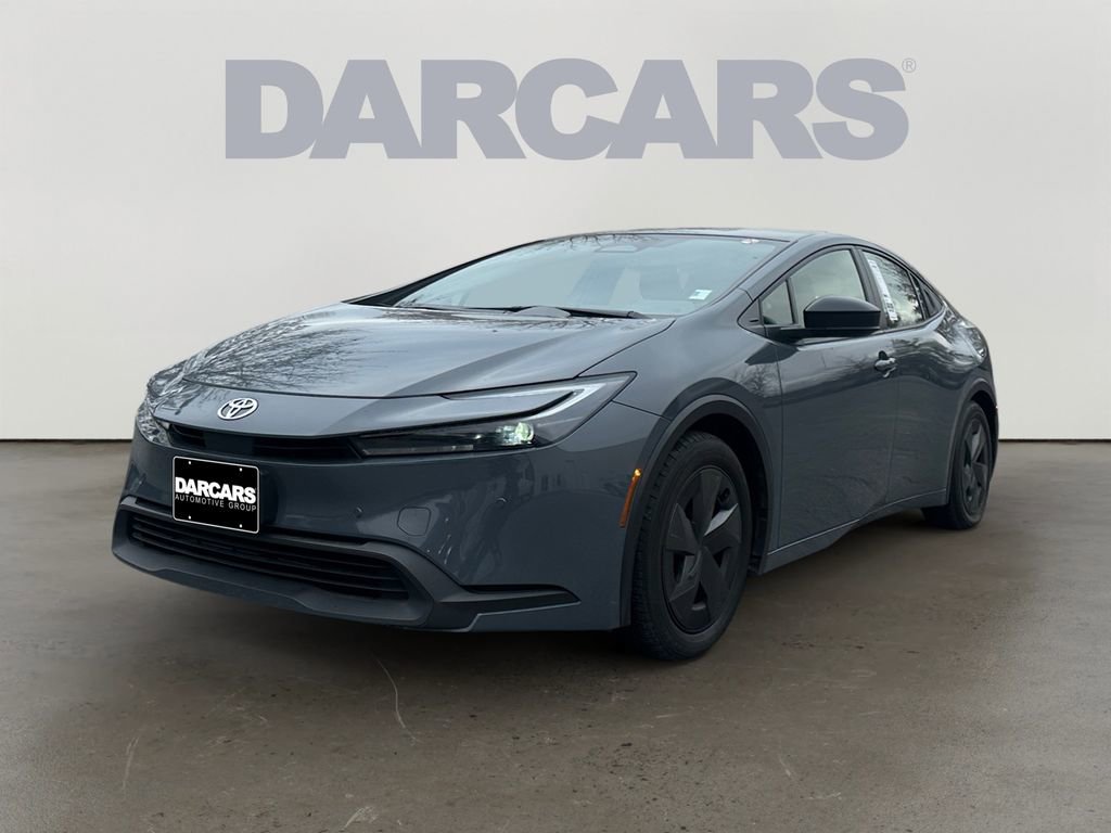 Used 2024 Toyota Prius LE image 3