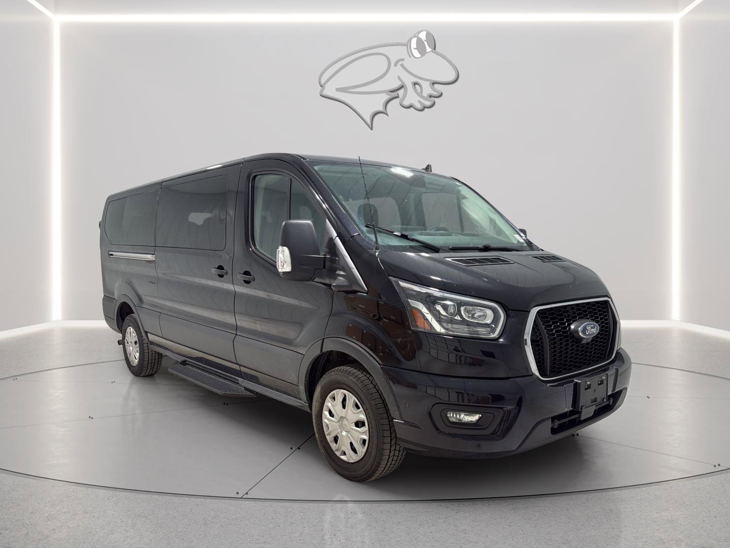 Used 2023 Ford Transit 350 XLT image 7