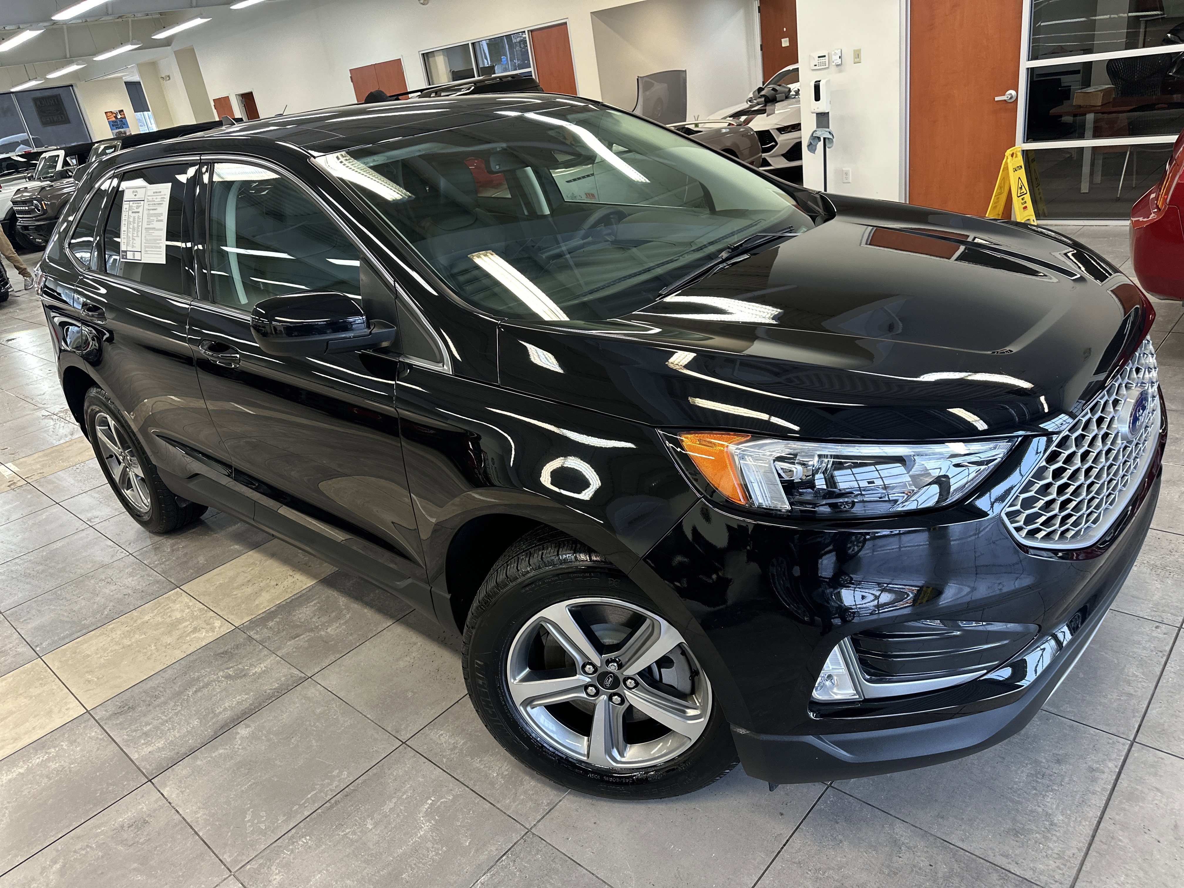 Used 2024 Ford Edge SEL w/ Convenience Package image 11