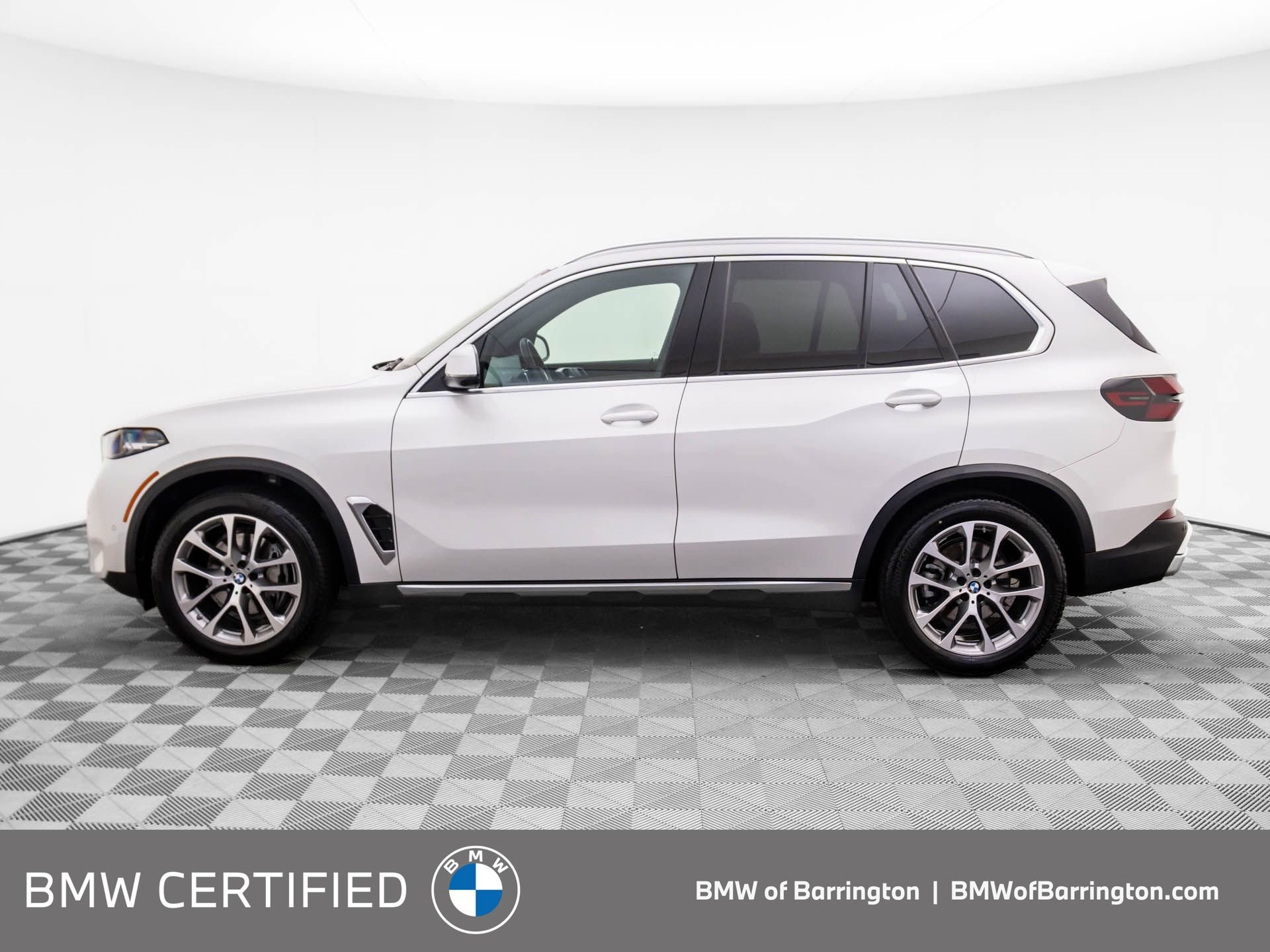 Certified 2024 BMW X5 xDrive40i w/ Parking Assistance Package image 2