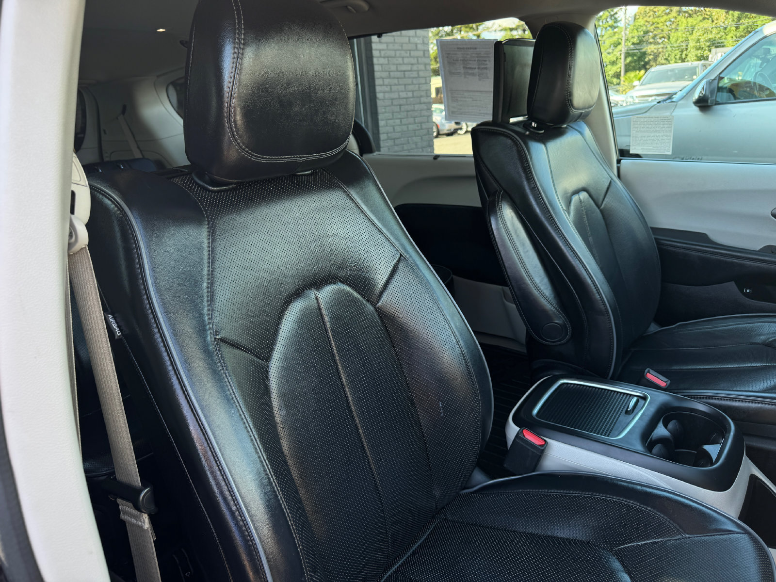 Used 2019 Chrysler Pacifica Limited w/ Advanced Safetytec Group FWD image 27