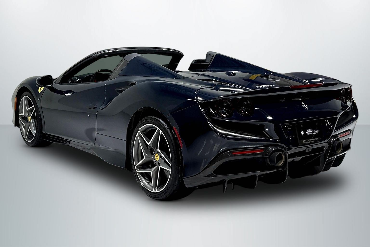 Used 2023 Ferrari F8 Spider RWD image 5