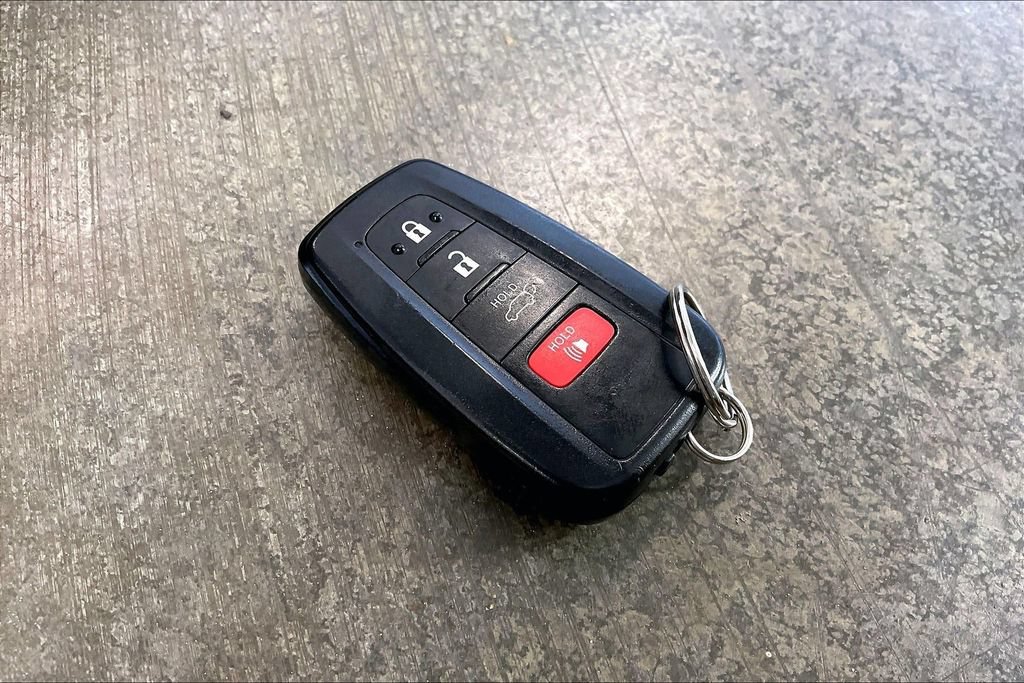 Used 2021 Toyota RAV4 XLE Premium FWD image 11