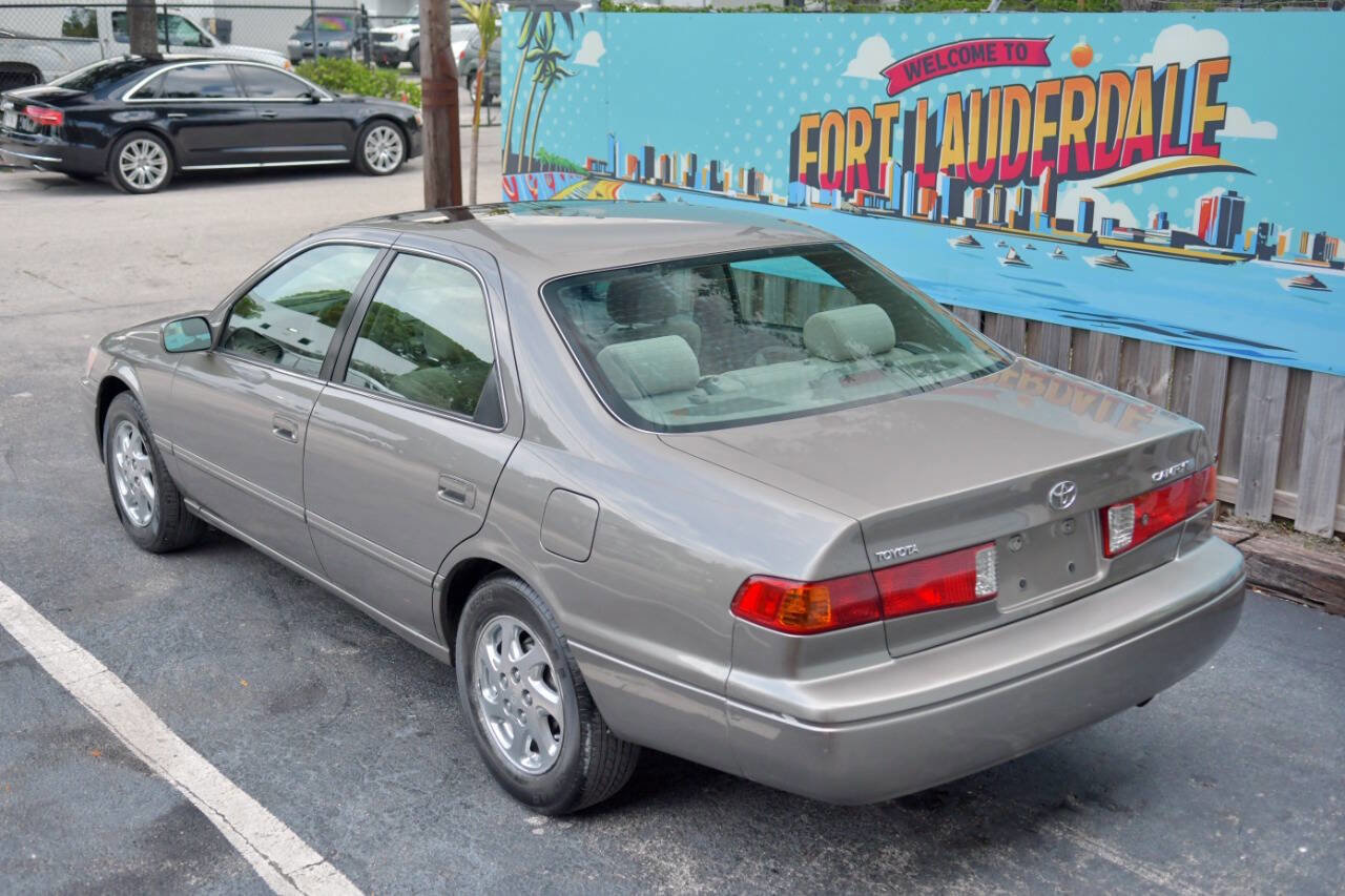 Used 2001 Toyota Camry XLE image 6