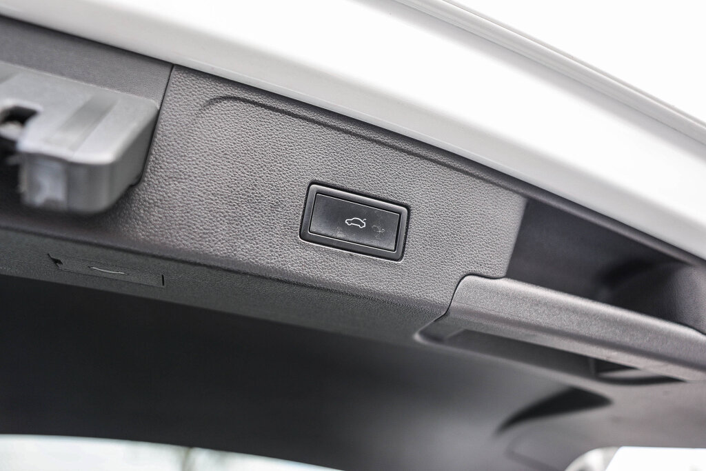Used 2024 Volkswagen Atlas Cross Sport SE FWD image 27