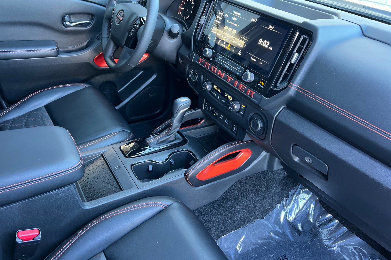 Used 2025 Nissan Frontier PRO-4X w/ Pro Premium Package image 15