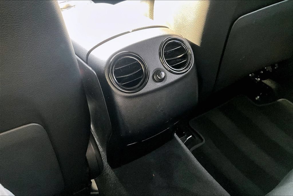Used 2019 Mercedes-Benz GLC 350e 4MATIC w/ Premium Package image 32