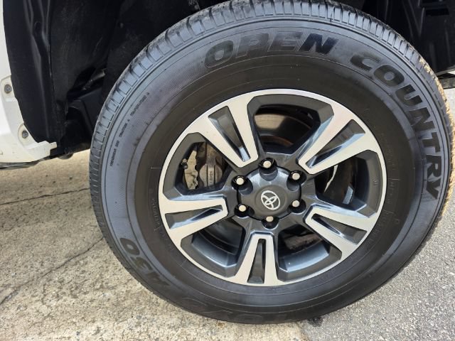 Used 2019 Toyota Tacoma TRD Sport AWD/4WD image 15