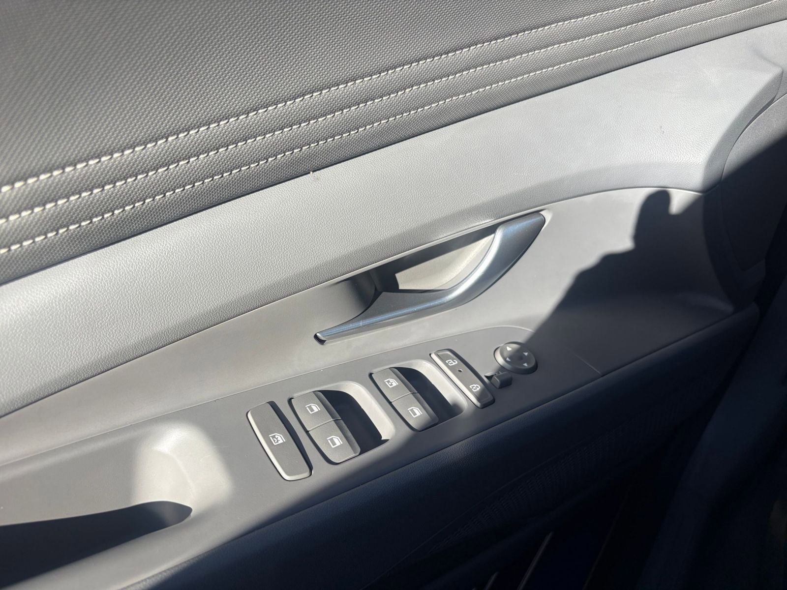 Used 2025 Hyundai Elantra SEL image 18