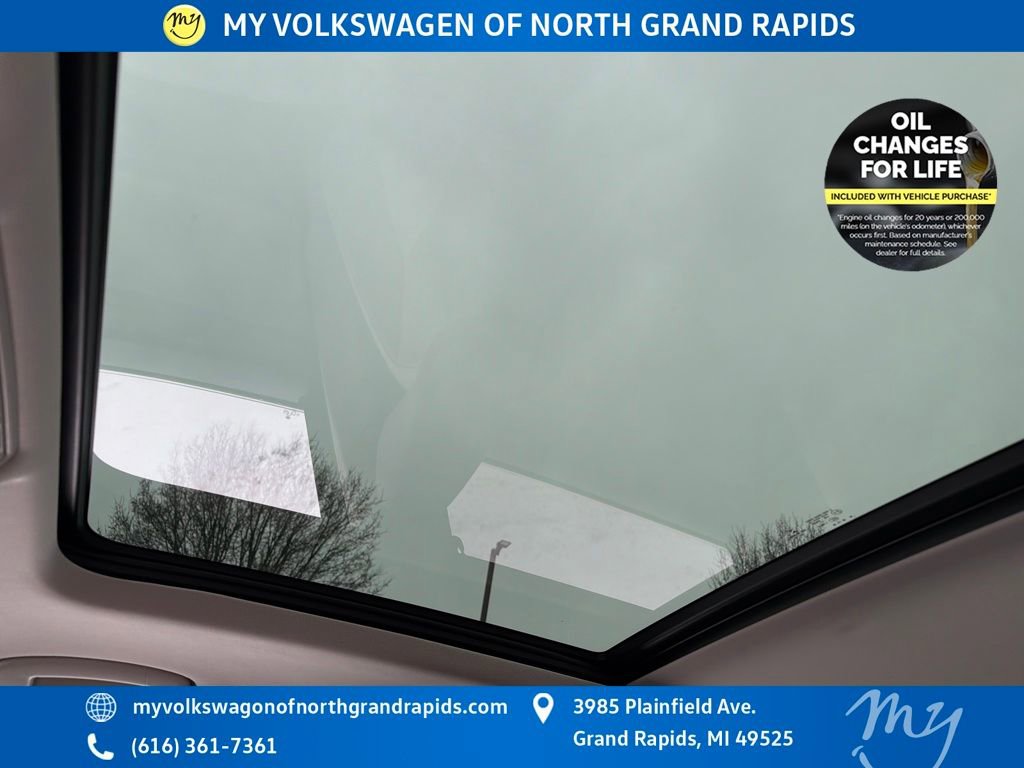 Used 2022 Volkswagen Tiguan SE w/ Panoramic Sunroof Package image 25