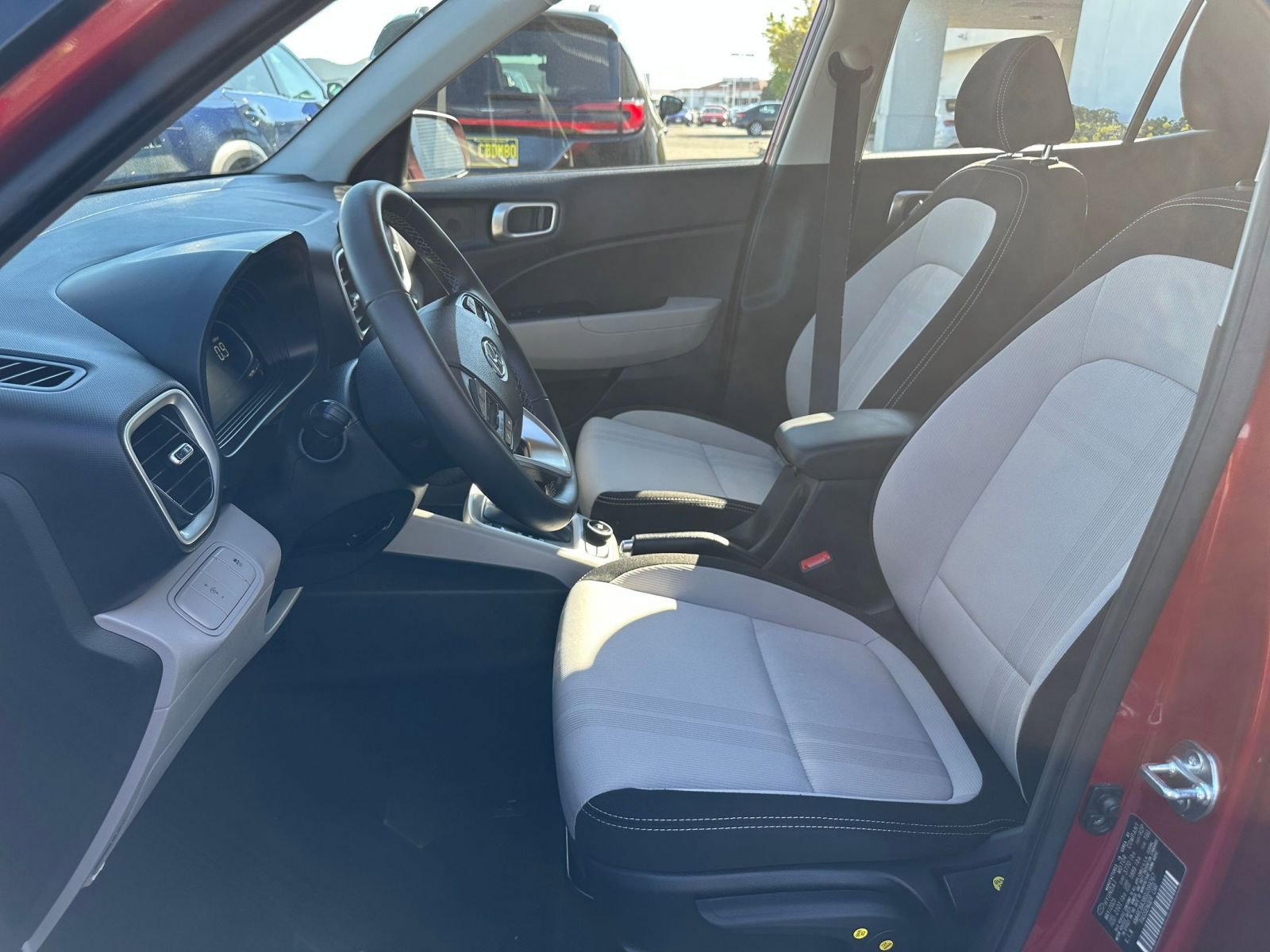 Used 2025 Hyundai Venue SEL FWD image 28